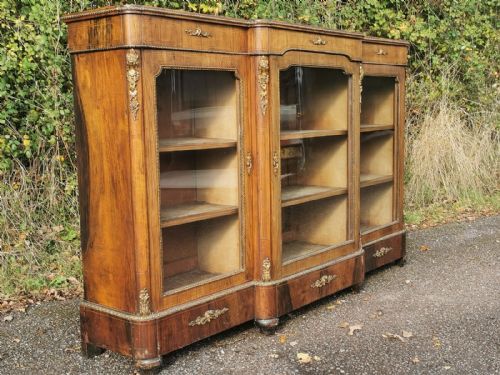 A FINE VICTORIAN WALNUT SIDE CABINETCREDENZA - ADDITIONAL PHOTO 5