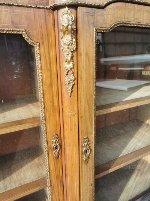 A FINE VICTORIAN WALNUT SIDE CABINETCREDENZA - ADDITIONAL PHOTO 6