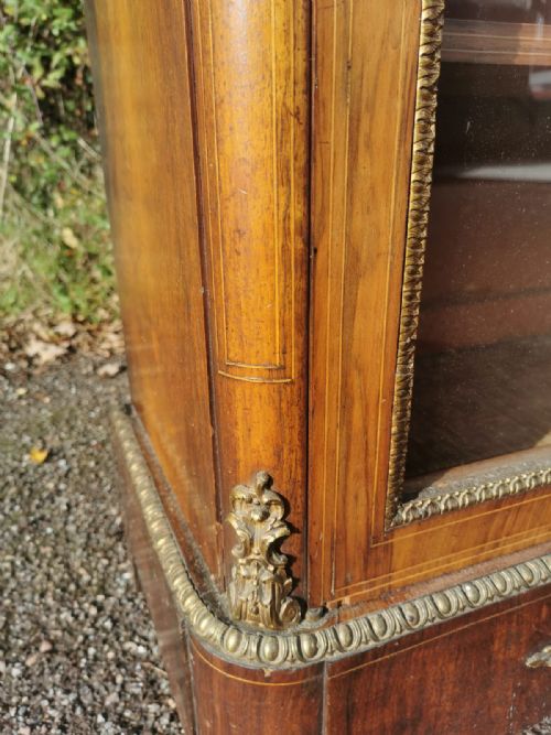 A FINE VICTORIAN WALNUT SIDE CABINETCREDENZA - ADDITIONAL PHOTO 7