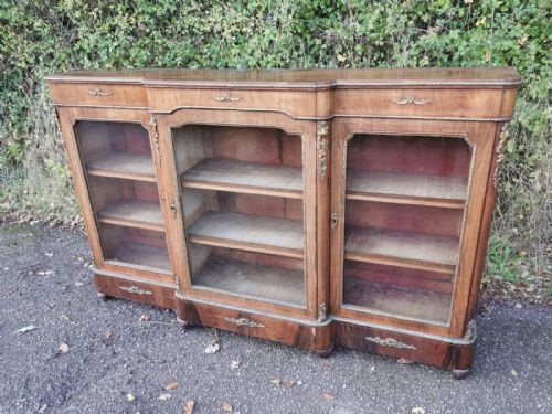 A FINE VICTORIAN WALNUT SIDE CABINETCREDENZA - ADDITIONAL PHOTO 9