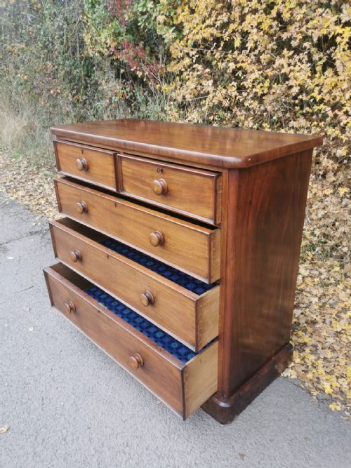 quality victorian mahogany chest of drawers - CATEGORY: ANTIQUE CHEST OF DRAWERS - DATED VICTORIAN
