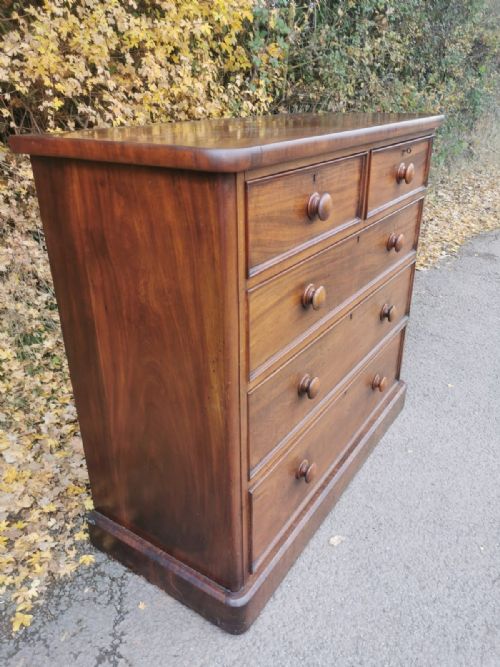 QUALITY VICTORIAN MAHOGANY CHEST OF DRAWERS - ADDITIONAL PHOTO 1