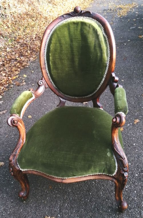 a victoria armchair - CATEGORY: ANTIQUE CHAIRS - DATED VICTORIAN