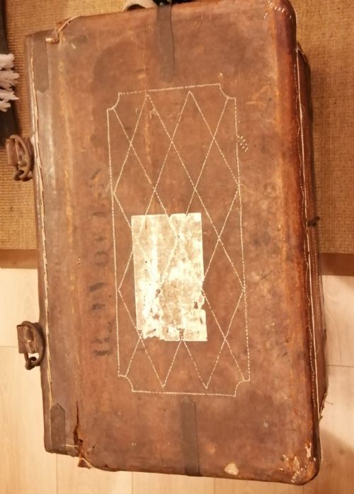 A RARE ANGLO INDIAN STITCHED LEATHER TRAVELING TRUNK - ADDITIONAL PHOTO 2