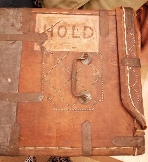 A RARE ANGLO INDIAN STITCHED LEATHER TRAVELING TRUNK - ADDITIONAL PHOTO 6
