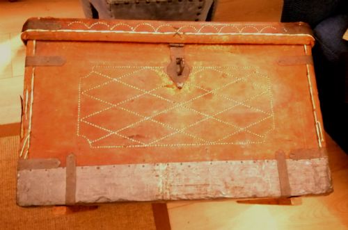 A RARE ANGLO INDIAN STITCHED LEATHER TRAVELING TRUNK - ADDITIONAL PHOTO 18