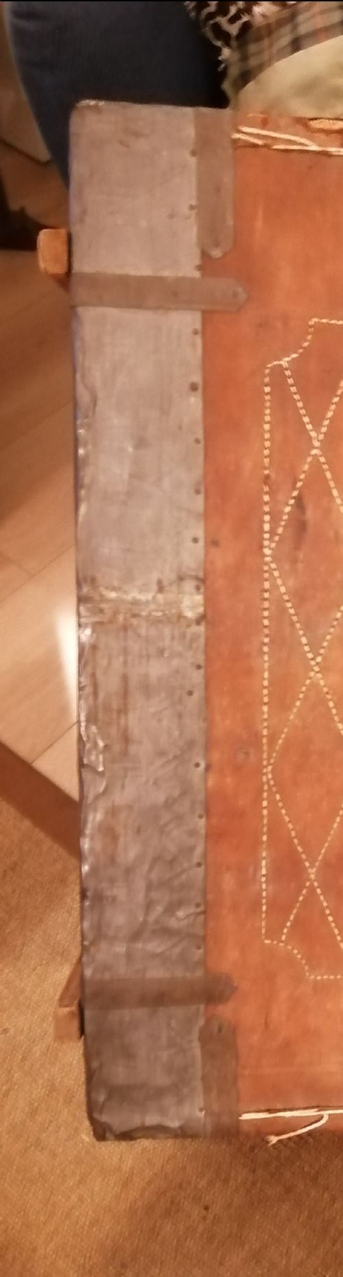 A RARE ANGLO INDIAN STITCHED LEATHER TRAVELING TRUNK - ADDITIONAL PHOTO 19