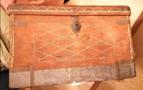 A RARE ANGLO INDIAN STITCHED LEATHER TRAVELING TRUNK - ADDITIONAL PHOTO 21