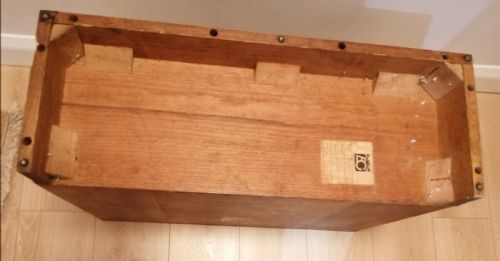 A SMALL ENGLISH SOLID OAK OPEN BOOKCASE - ADDITIONAL PHOTO 7