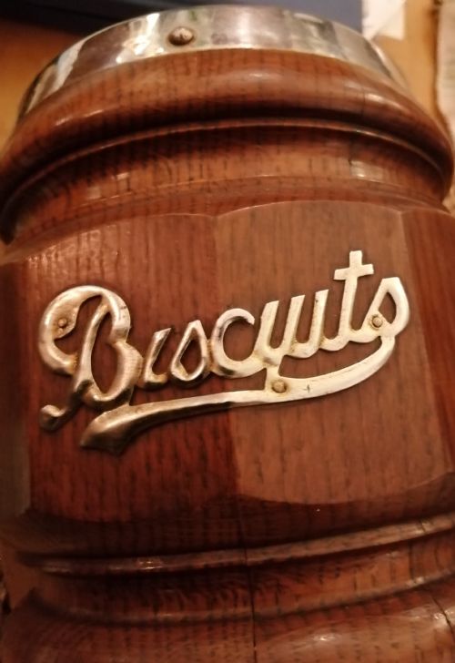 AN ANTIQUE OAK BISCUIT BARREL - ADDITIONAL PHOTO 3