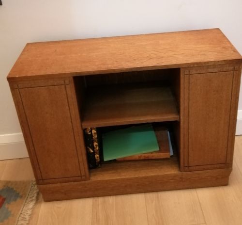 a small english solid oak open bookcase - CATEGORY: ANTIQUE SIDEBOARDS - DATED 1930