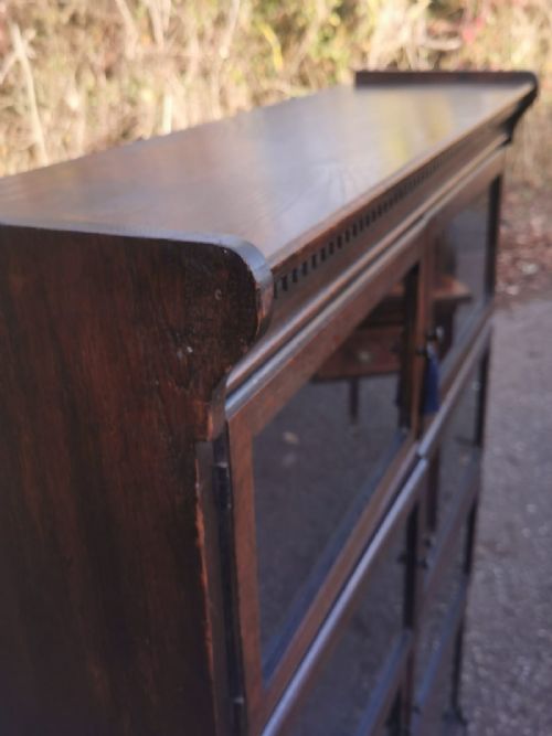 ANTIQUE 8 DOOR OAK BOOKCASE - ADDITIONAL PHOTO 4