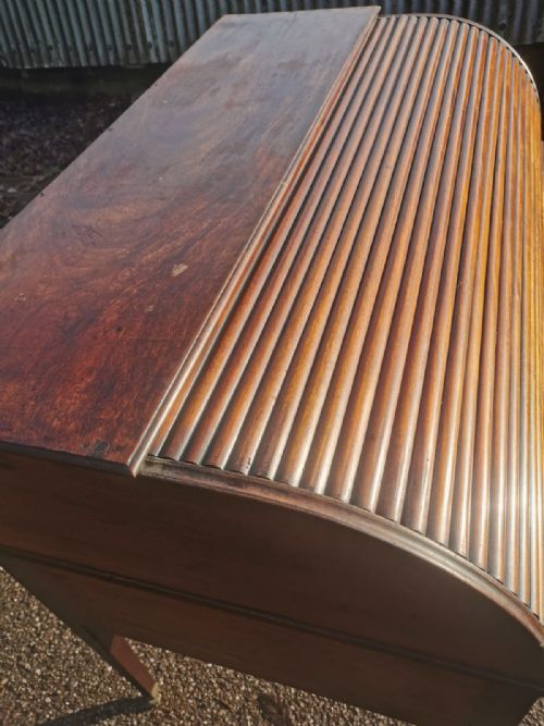 GEORGE 3RD TAMBOUR TOP KNEEHOLE DESK - ADDITIONAL PHOTO 4