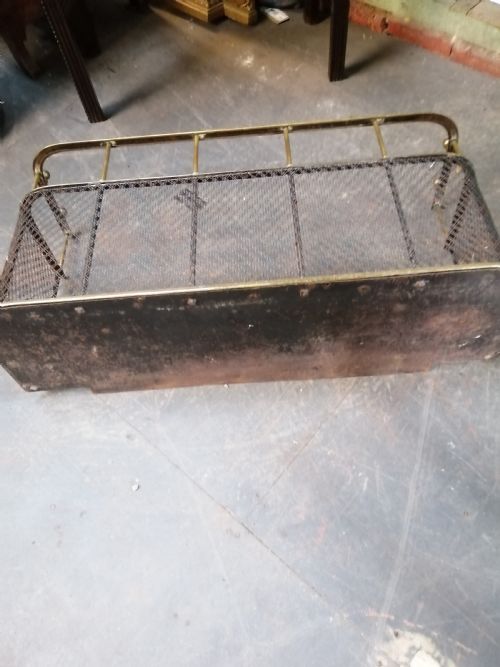 AN ATTRACTIVE BRASS AND MESH SPARK FENDER - ADDITIONAL PHOTO 3