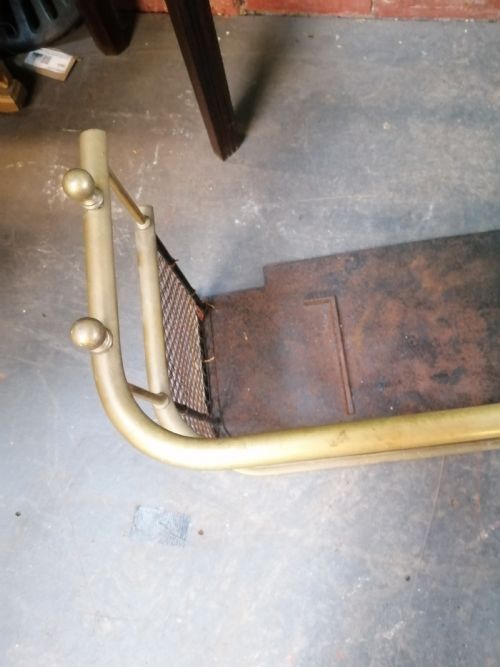 AN ATTRACTIVE BRASS AND MESH SPARK FENDER - ADDITIONAL PHOTO 9