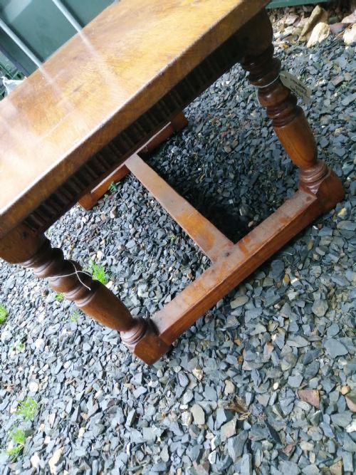 SOLID OAK CARVED COFFEE TABLE - ADDITIONAL PHOTO 3