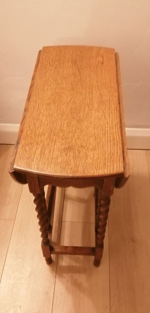 AN ANTIQUE GOLDEN OAK BABY GATELEG OCCASIONAL TABLE - ADDITIONAL PHOTO 5