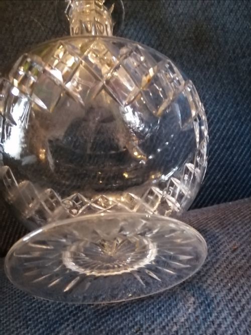 AN ANTIQUE CUT GLASS PEDESTAL DECANTER - ADDITIONAL PHOTO 1
