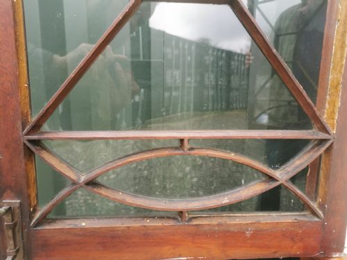 IMPRESIVE ANTIQUE GEORGE 111 COUNTRY HOUSE CORNER DISPLAY CABINET IN MAHOGANY - ADDITIONAL PHOTO 7