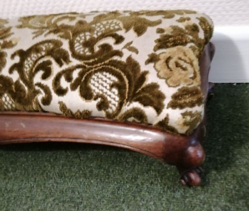 VICTORIAN WALNUTLONG FIREPLACE FENDER STOOL - ADDITIONAL PHOTO 7