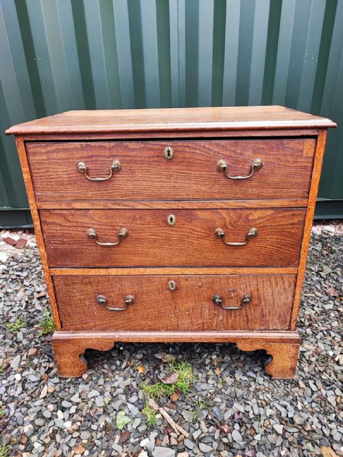 small oak georgian chest - CATEGORY: ANTIQUE CHEST OF DRAWERS - DATED 1800
