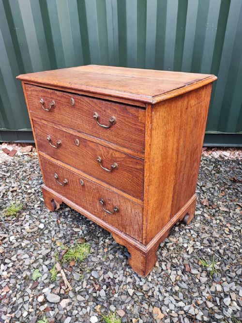 SMALL OAK GEORGIAN CHEST - ADDITIONAL PHOTO 3