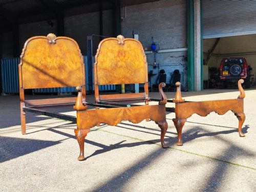 QUALITY PAIR OF QUEEN ANNE STYLE WALNUT SINGLE BEDS - ADDITIONAL PHOTO 1