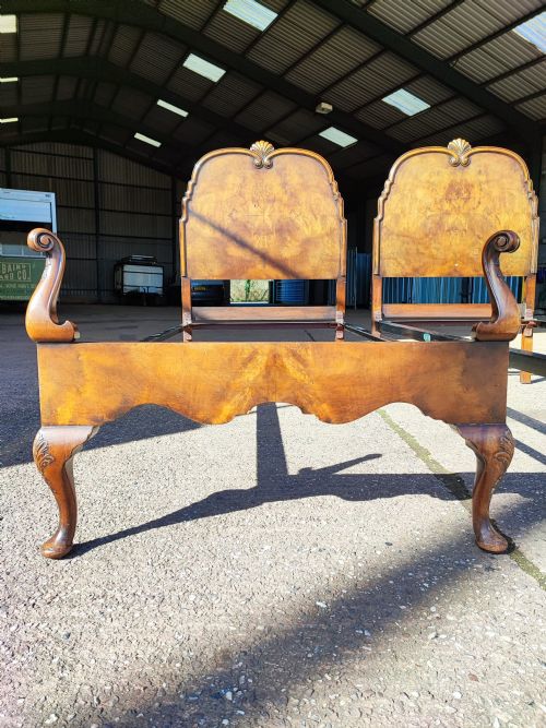 QUALITY PAIR OF QUEEN ANNE STYLE WALNUT SINGLE BEDS - ADDITIONAL PHOTO 3