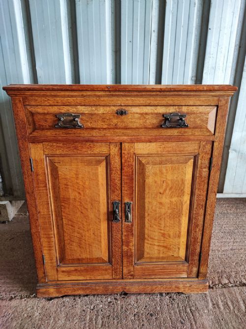 golden oak victorian 2 door cabinetcupboard - CATEGORY: ANTIQUE CUPBOARDS - DATED VICTORIAN