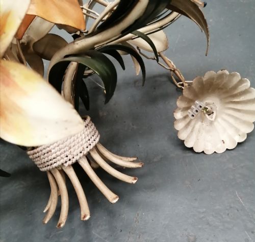 A DECORATIVE TOLE WARE CHANDLERWITH ORIGINAL HANGING CHAIN AND CEILING ROSE FITTING - ADDITIONAL PHOTO 9