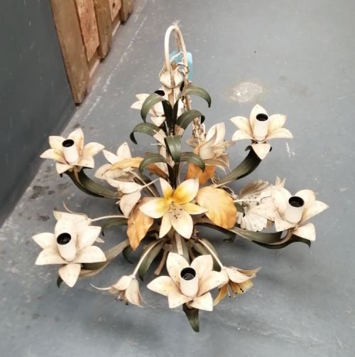 A DECORATIVE TOLE WARE CHANDLERWITH ORIGINAL HANGING CHAIN AND CEILING ROSE FITTING - ADDITIONAL PHOTO 10