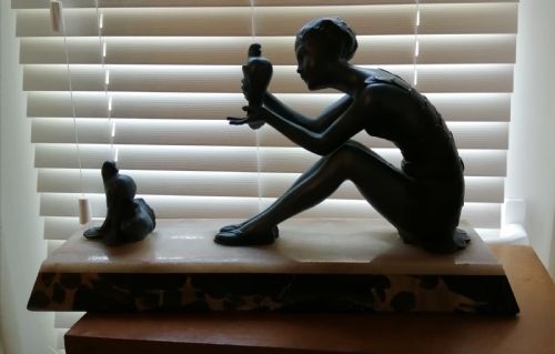 FRENCH ART DECO MARBLE ONYX AND COLD PAINTED SPELTER FIGURE OF GIRL WITH DOVES - ADDITIONAL PHOTO 3