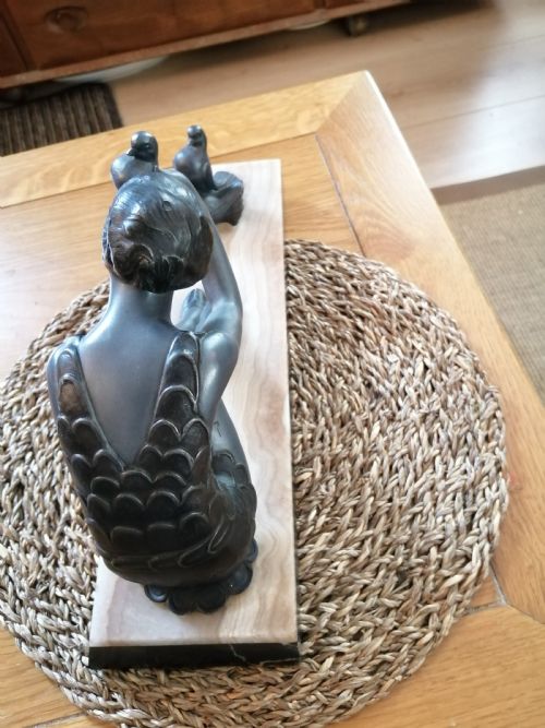 FRENCH ART DECO MARBLE ONYX AND COLD PAINTED SPELTER FIGURE OF GIRL WITH DOVES - ADDITIONAL PHOTO 5
