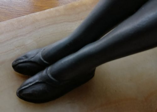 FRENCH ART DECO MARBLE ONYX AND COLD PAINTED SPELTER FIGURE OF GIRL WITH DOVES - ADDITIONAL PHOTO 10