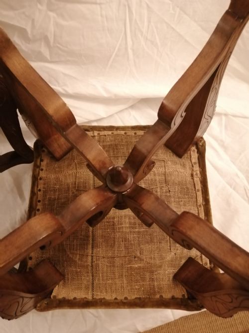AN ANTIQUE PAIR OF FRENCH CARVED WALNUT STOOLS - ADDITIONAL PHOTO 5
