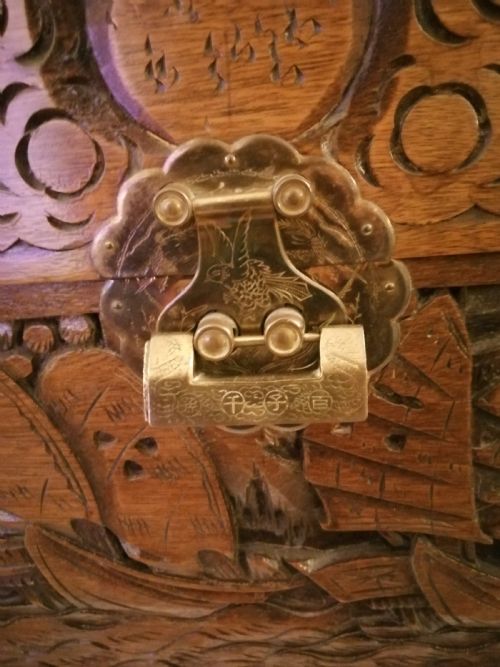 AN ANTIQUE CARVED CAMPHOR TRUNK - ADDITIONAL PHOTO 5