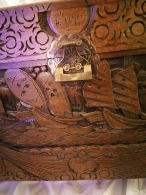 AN ANTIQUE CARVED CAMPHOR TRUNK - ADDITIONAL PHOTO 6