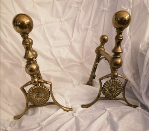 AN ANTIQUE PAIR OF ARTS AND CRAFTS FIREDOGS WITH SUNFLOWER DECOR - ADDITIONAL PHOTO 1