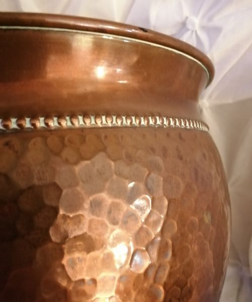A ART'S AND CRAFTS BENHAM AND FROUD LONDON HAMMERED COPPER JARDINIER - ADDITIONAL PHOTO 3