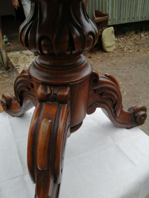 A VICTORIAN CARVED WALNUT REVOLVING PIANO STOOL - ADDITIONAL PHOTO 3