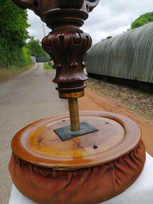 A VICTORIAN CARVED WALNUT REVOLVING PIANO STOOL - ADDITIONAL PHOTO 7