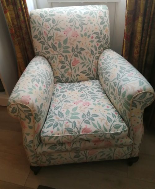 A PAIR OF ANTIQUE VICTORIAN UPHOLSTERED ARM CHAIRS - ADDITIONAL PHOTO 2