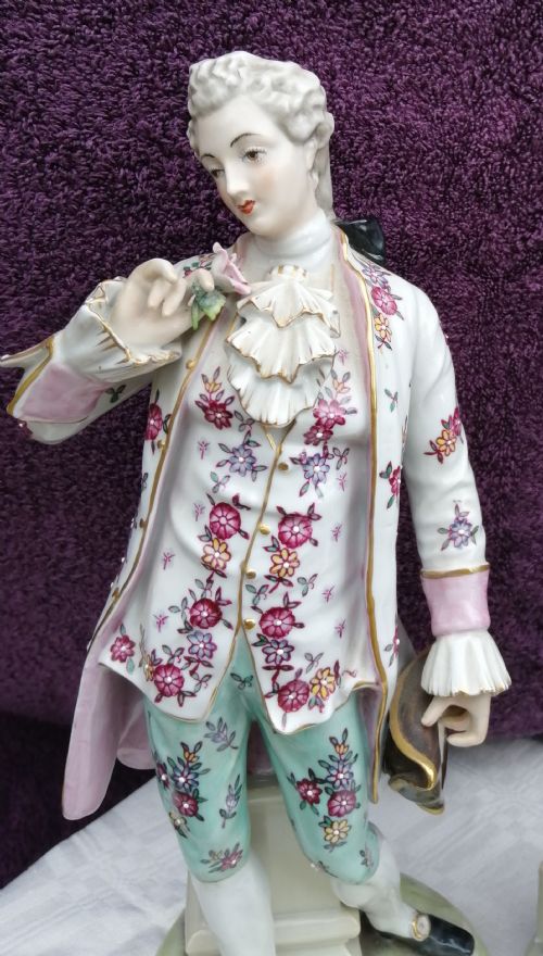 AN ANTIQUE PAIR OF LARGE CONTINENTAL PORCELAIN FIGURINES - ADDITIONAL PHOTO 2