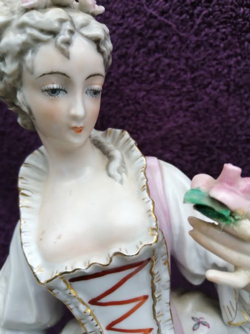 AN ANTIQUE PAIR OF LARGE CONTINENTAL PORCELAIN FIGURINES - ADDITIONAL PHOTO 5