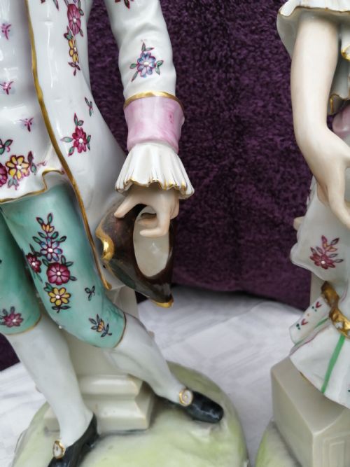 AN ANTIQUE PAIR OF LARGE CONTINENTAL PORCELAIN FIGURINES - ADDITIONAL PHOTO 8