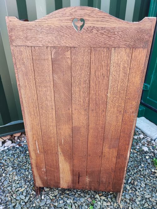 AN EDWARDIAN ARTS AND CRAFTS OAK OPEN BOOKCASE - ADDITIONAL PHOTO 1