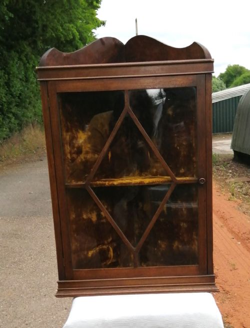 pretty edwardian small corner cupboard in mahogany - CATEGORY: ANTIQUE CABINETS - DATED EDWARDIAN