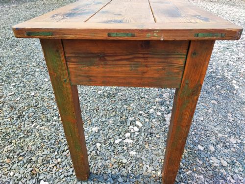 A VICTORIAN PINE KITCHEN TABLE - ADDITIONAL PHOTO 4