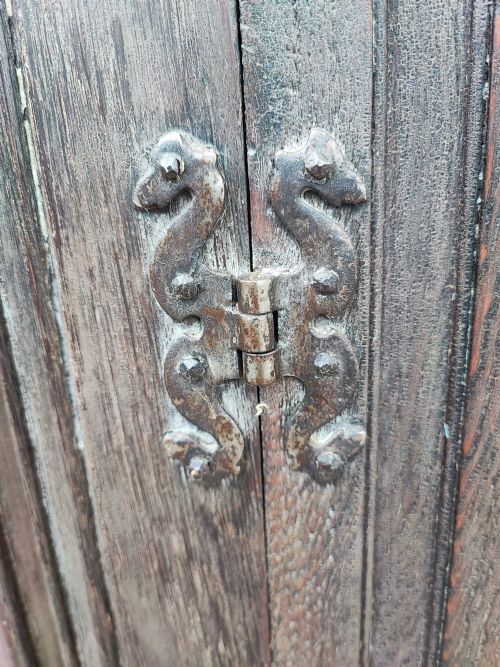 GOTHIC STYLE EDWARDIAN OAK CUPBOARD - ADDITIONAL PHOTO 2