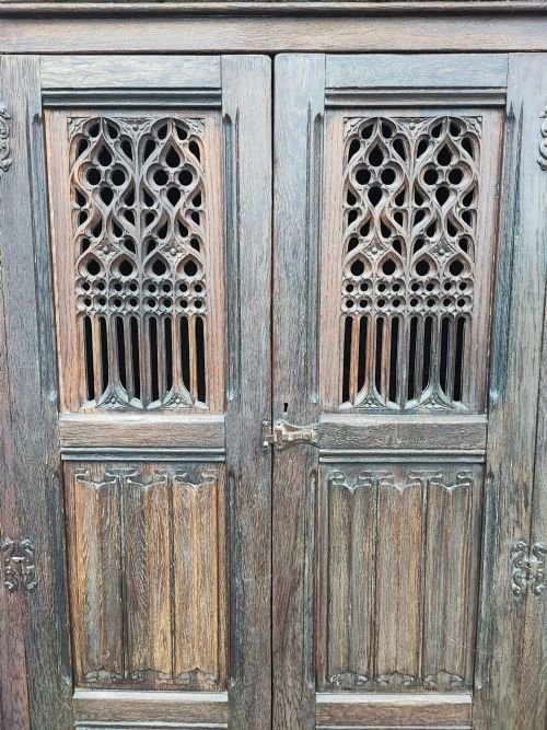 GOTHIC STYLE EDWARDIAN OAK CUPBOARD - ADDITIONAL PHOTO 6